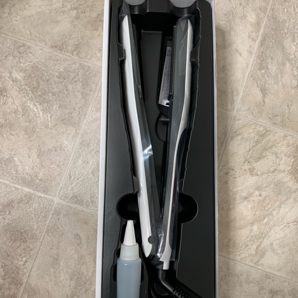 Brand new in box L’Oréal Steampod straightener